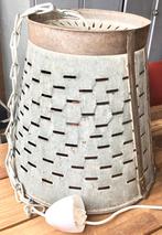 VINTAGE BROCANTE HANGLAMP MET GROTE ZINKEN KAP, Huis en Inrichting, Lampen | Hanglampen, Gebruikt, 50 tot 75 cm, Ophalen of Verzenden