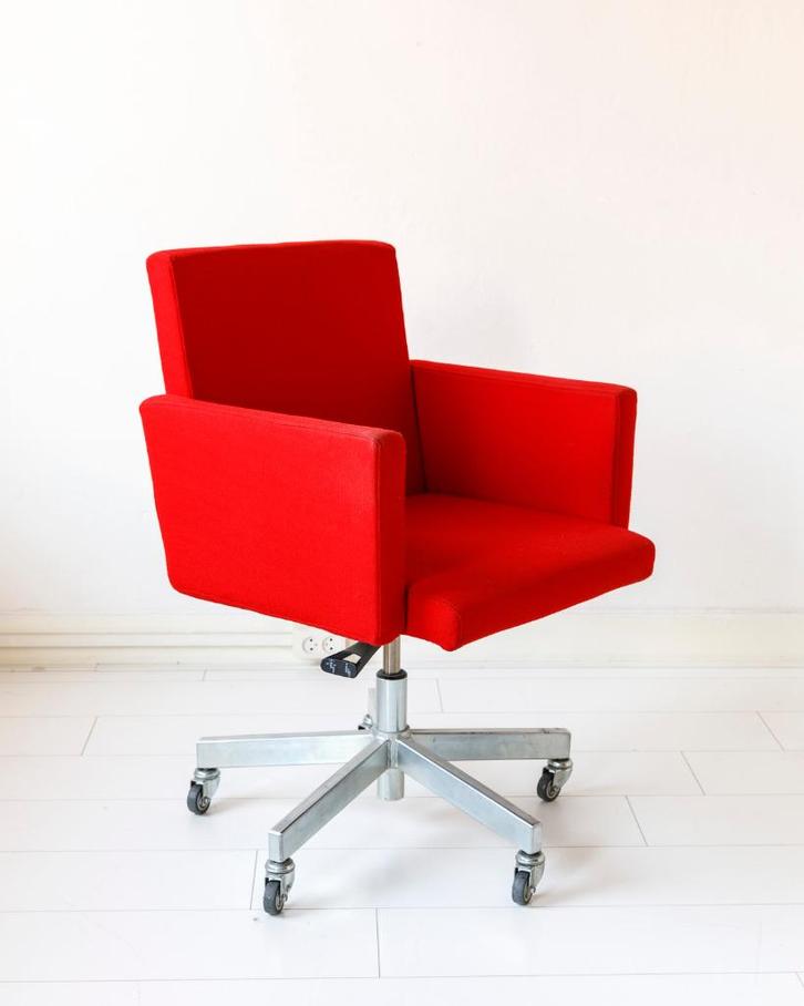 AVL office chair, Huis en Inrichting, Bureaustoelen, Gebruikt, Bureaustoel, Rood, Ophalen