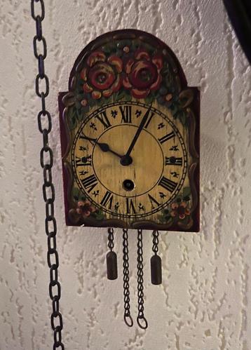 Prachtig Wintermantel Schwarzwalder miniatuur klokje beschikbaar voor biedingen