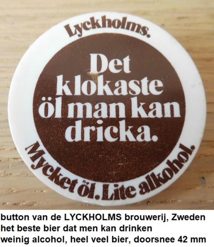 Zweedse kunststof button, biermerk LYCKSHOLM, Verzamelen, Speldjes, Pins en Buttons, Nieuw, Button, Overige onderwerpen, Ophalen of Verzenden