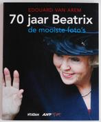 70 Jaar Beatrix - De mooiste foto's (2008), Verzamelen, Koninklijk Huis en Royalty, Nederland, Tijdschrift of Boek, Zo goed als nieuw