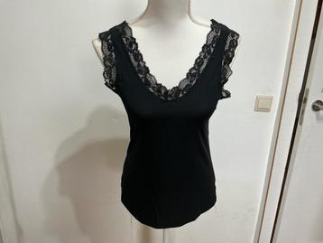 Top met kant paris style beschikbaar voor biedingen