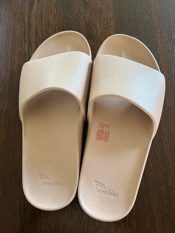 Archies slippers beschikbaar voor biedingen
