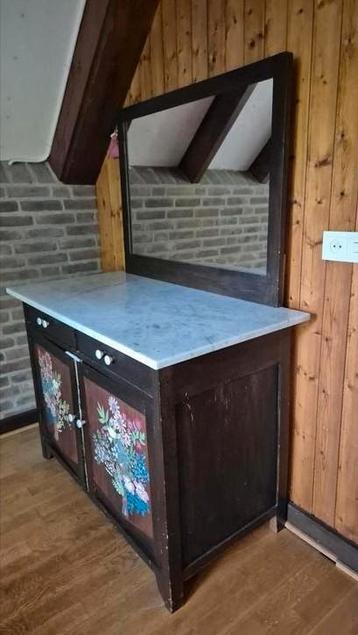 houten dressoir met marmeren blad en spiegel beschikbaar voor biedingen