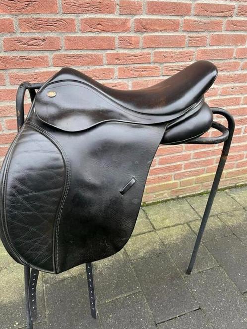 Kent en masters 17,5 inch cob dressuurzadel, Dieren en Toebehoren, Paarden en Pony's | Zadels, Zo goed als nieuw, Dressuur, Ophalen of Verzenden