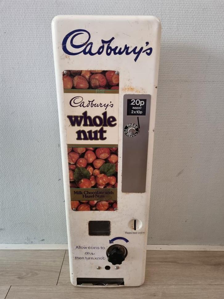 Muurautomaat cadburys whole nut, Verzamelen, Merken en Reclamevoorwerpen, Gebruikt, Reclamebord, Ophalen of Verzenden