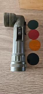 Militaire vintage zaklamp met alle gekleurde glaasjes 100 %, Verzamelen, Militaria | Algemeen, Ophalen of Verzenden, Overige soorten