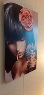 Mooi hd metal schilderij vrouw met tattoos sigaret 60x40, Ophalen of Verzenden