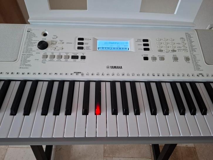 Keyboard EZ300 yamaha incl standaard Rock Jam, Muziek en Instrumenten, Keyboards, Zo goed als nieuw, 61 toetsen, Yamaha, Ophalen