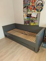 1 persoons bed WOOOD Dennis 90x200, Kinderen en Baby's, Kinderkamer | Bedden, Ophalen, 85 tot 100 cm, Zo goed als nieuw, Lattenbodem