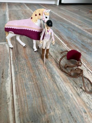 Schleich Paard met Ruiter en Accessoires beschikbaar voor biedingen