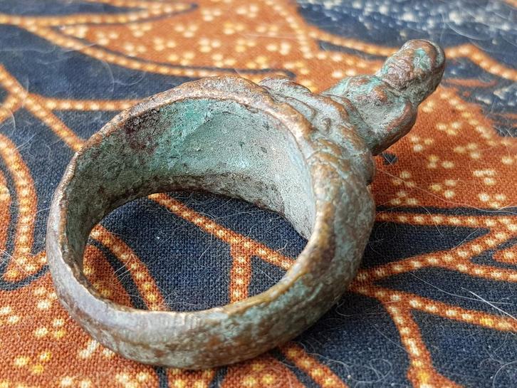 Mooie antieke Oosterse ring met Boeddha van brons 4,3 cm., Antiek en Kunst, Kunst | Niet-Westerse kunst, Ophalen of Verzenden