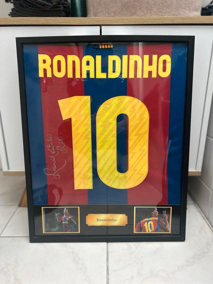 Gesigneerd Ronaldinho FC Barcelona Shirt, Verzamelen, Sportartikelen en Voetbal, Zo goed als nieuw, Shirt, Buitenlandse clubs