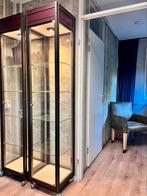 2 degelijke zware metalen vitrines met verlichting en wielen, Huis en Inrichting, Kasten | Vitrinekasten, Ophalen of Verzenden
