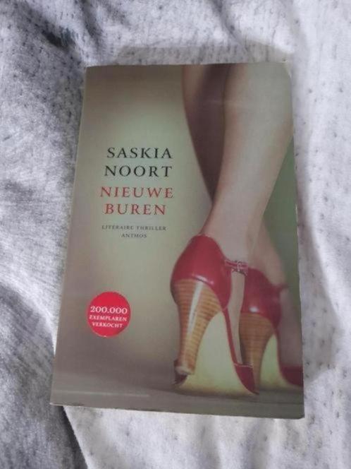 Saskia Noort - Nieuwe buren h, Boeken, Thrillers, Zo goed als nieuw, Ophalen of Verzenden