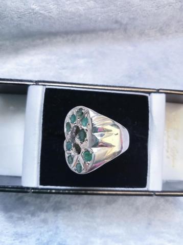 Mooie Robuuste Zilveren Ring met Smaragden - maat 17 3/4 -18 beschikbaar voor biedingen