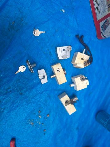 Raamslot met sleutel - extra beveiliging beschikbaar voor biedingen