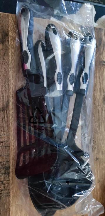 Nylon keukenhulpen (nieuw) beschikbaar voor biedingen