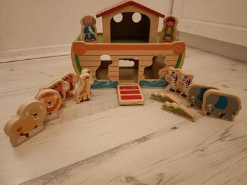 Houten vormenstoof Ark van Noach  beschikbaar voor biedingen
