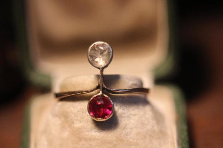Antieke vintage modernistische gouden ring robijn diamant, Sieraden, Tassen en Uiterlijk, Antieke sieraden, Ring, Goud, Ophalen of Verzenden