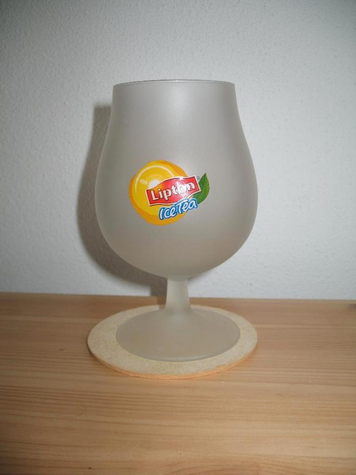 Lipton Ice Tea Glas op voet WK Voetbal 2010, Verzamelen, Overige Verzamelen, Zo goed als nieuw, Ophalen