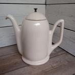 Elegant vormgegeven koffiekan, plateelfabriek Gouda., Antiek en Kunst, Curiosa en Brocante, Ophalen of Verzenden