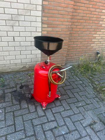 Olie opvangbak beschikbaar voor biedingen