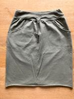 Legergroene strech rok maat S., Kleding | Dames, Rokken, Ophalen of Verzenden, Zo goed als nieuw, Groen, Onder de knie