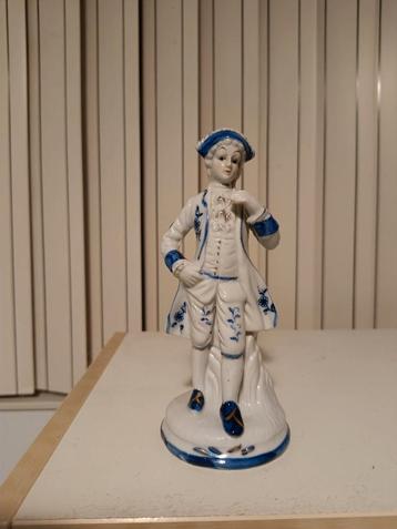 Porseleinen Beeldje Man in Blauw-Wit beschikbaar voor biedingen