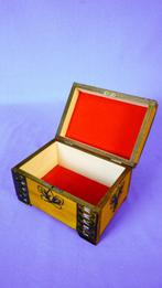 Hand-Painted Wooden Jewelry Box | Floral Carving | Red, Verzenden, Gebruikt, Bruin, Hardcase
