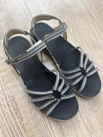 Teva kayenta sandalen beschikbaar voor biedingen