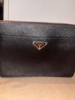 Prada Saffiano Leren Clutch - Zwart, Sieraden, Tassen en Uiterlijk, Tassen | Schoudertassen, Ophalen of Verzenden, Zo goed als nieuw