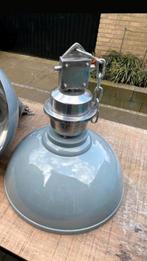 Grote industriele lamp
Grijs.
€25 vaste prijs!, Ophalen of Verzenden, Zo goed als nieuw, Minder dan 50 cm