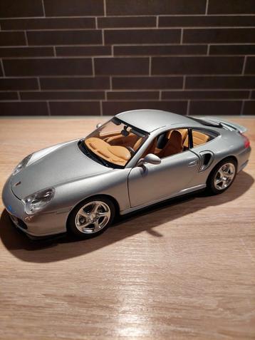 Bburago 1:18 Porsche 911 '996' Turbo - in doos beschikbaar voor biedingen