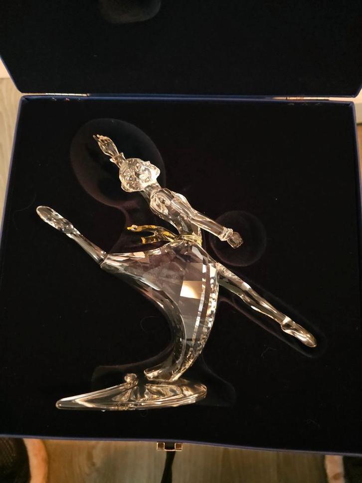 Swarovski SCS Jaarstuk 2004 – Anna – volledig compleet, Verzamelen, Swarovski, Zo goed als nieuw, Figuurtje, Ophalen of Verzenden