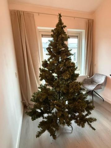 Kunstkerstboom 205 hoog beschikbaar voor biedingen