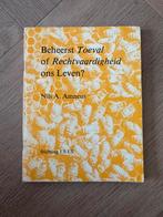 Boek | Nils A. Amneus - Beheerst toeval of rechtvaardigheid, Ophalen of Verzenden, Gelezen