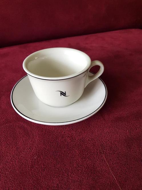 # Nespresso cappuchino kop en schotel, Huis en Inrichting, Keuken | Servies, Zo goed als nieuw, Kop(pen) en/of Schotel(s), Overige stijlen