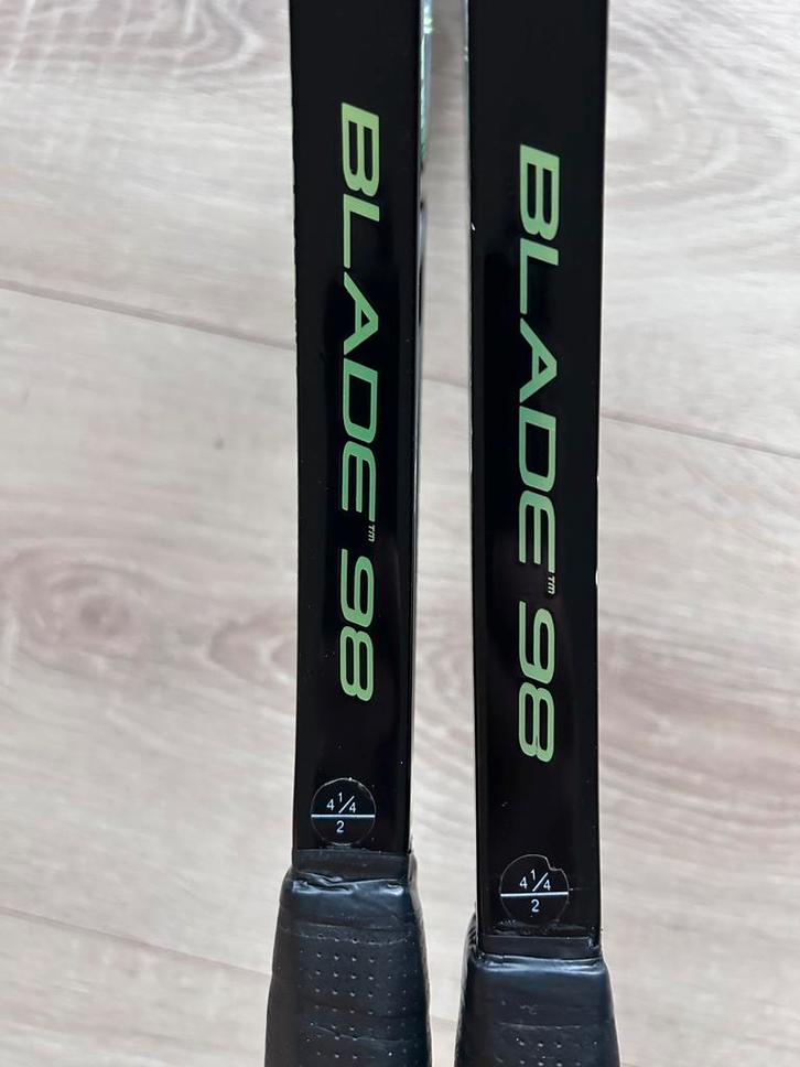 Wilson Blade 98 Tennis Rackets (2x), Sport en Fitness, Tennis, Gebruikt, Racket, Wilson, L2, Ophalen of Verzenden
