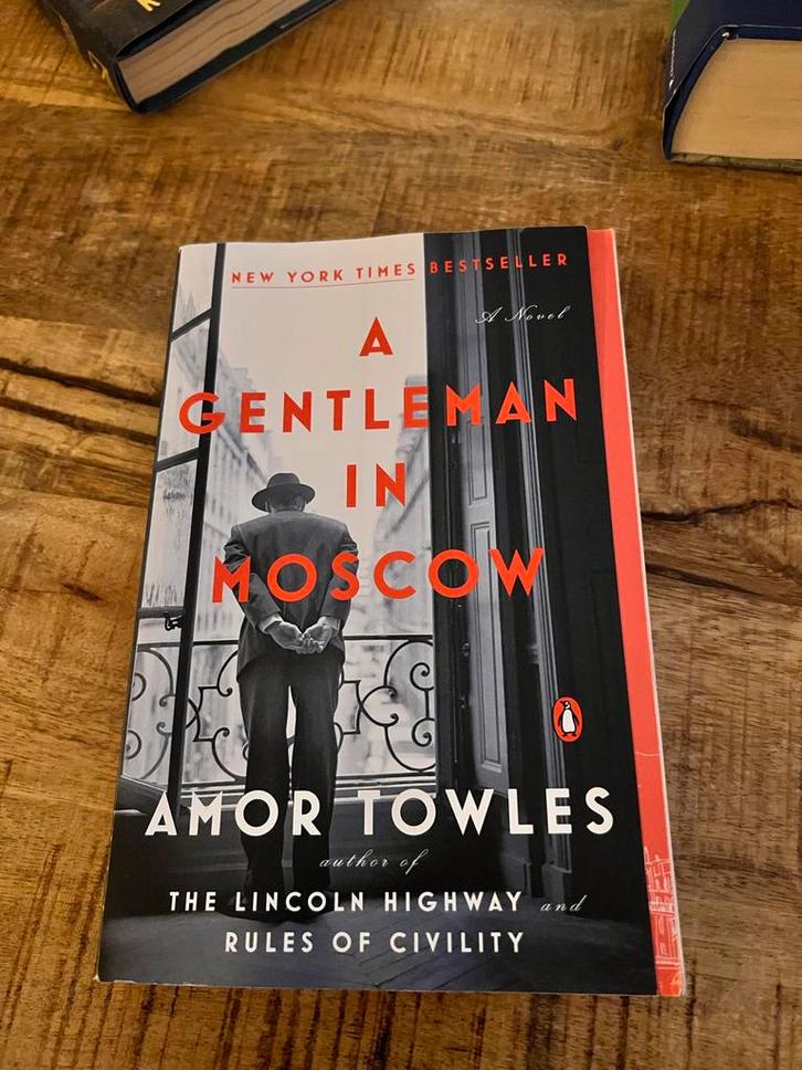 A Gentleman in Moscow - Amor Towles, Boeken, Romans, Zo goed als nieuw, Wereld overig, Ophalen of Verzenden