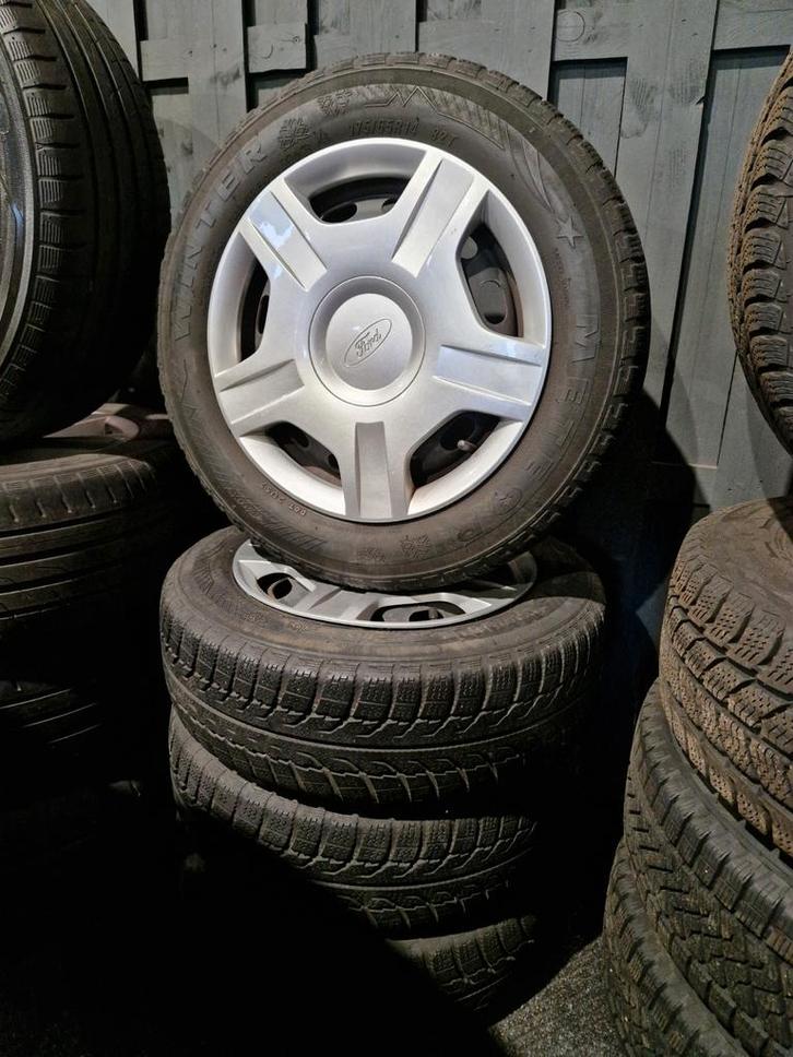 Stalen velgen met winterbanden 175/65R14 - Ford Fiesta, Auto-onderdelen, Banden en Velgen, Banden en Velgen, Winterbanden, 14 inch