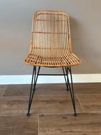 Rotan stoel met gietijzeren onderstel, Huis en Inrichting, Stoelen, Gebruikt, Bruin, Ophalen of Verzenden, Metaal