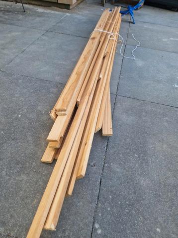 Allerlei latjes hout  beschikbaar voor biedingen