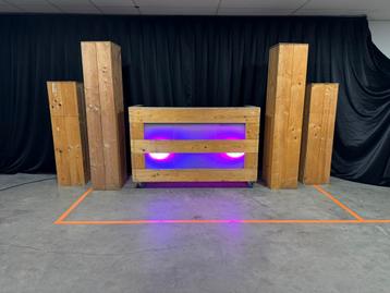 ✅ LED DJ Booth met 4 zuilen (totems) beschikbaar voor biedingen