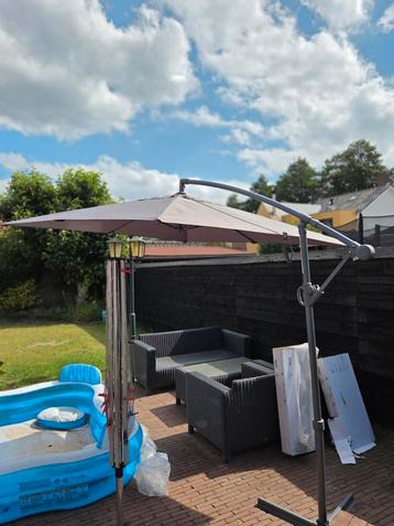 Zweefparasol - 2.5 meter beschikbaar voor biedingen