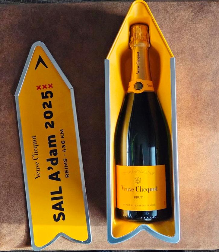 SAIL Amsterdam 2025 cadeauverpakking + Veuve Clicquot Brut, Verzamelen, Wijnen, Nieuw, Champagne, Frankrijk, Ophalen of Verzenden