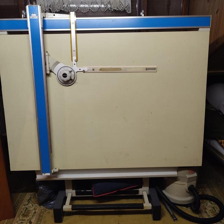 Tekentafel / in hoogte verstelbare werktafel / hobbytafel, Doe-het-zelf en Verbouw, Tekentafels, Gebruikt, 130 tot 150 cm, Ophalen