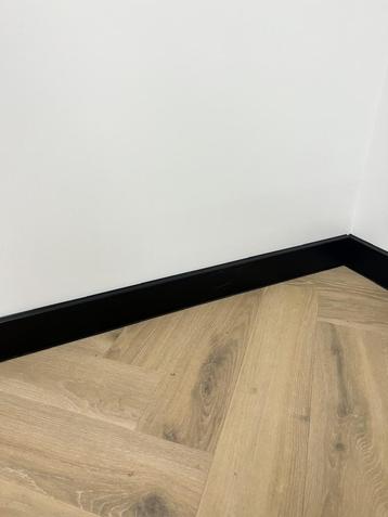 Plinten 70x15 7 stuks beschikbaar voor biedingen