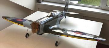 Spitfire 1.8m van Phoenix Model artikel PH151 met schade  beschikbaar voor biedingen