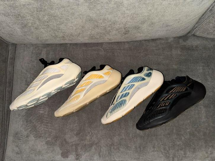 Yeezy 700 V3 Safflower Maat 45 1/3, Kleding | Heren, Schoenen, Gedragen, Sneakers of Gympen, Bruin, Ophalen of Verzenden